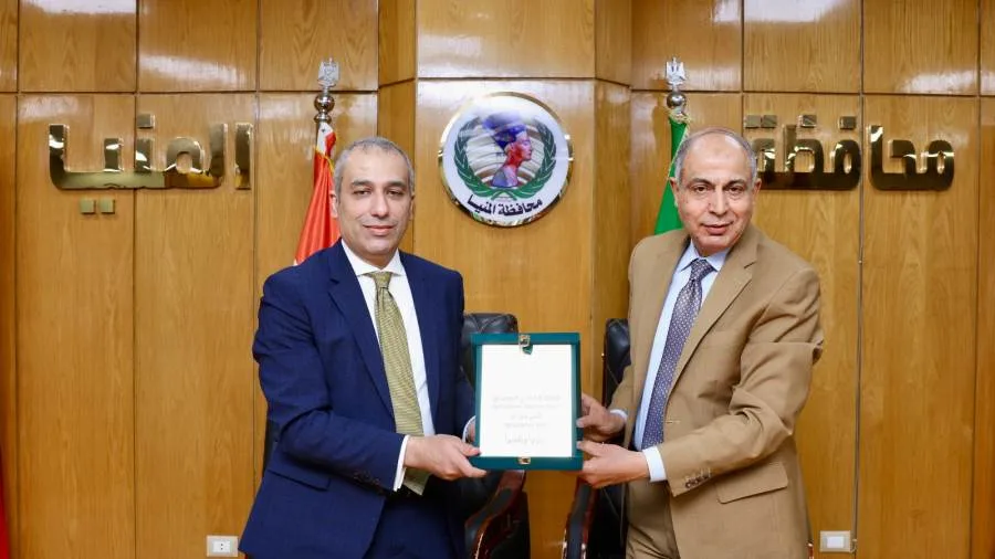 رئيس البنك الزراعي المصري ومحافظ المنيا يوقعان اتفاقية تعاون لدعم مستفيدي أراضي الدولة. رئيس البنك الزراعي المصري ومحافظ المنيا يوقعان اتفاقية تعاون لدعم مستفيدي أراضي الدولة.