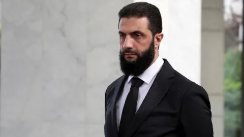 اجتماع مباشر بين مسؤول سوري وآخر إسرائيلي في باكو خلال زيارة الرئيس الانتقالي السوري إلى أذربيجان. اجتماع مباشر بين مسؤول سوري وآخر إسرائيلي في باكو خلال زيارة الرئيس الانتقالي السوري إلى أذربيجان.