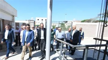 تحسين جودة الخدمات يعتبر أولوية.. وزير الإسكان يقوم بمتابعة مشاريع الطرق والصرف الصحي والتعليم