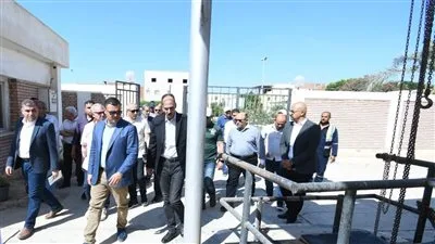 تحسين جودة الخدمات يعتبر أولوية.. وزير الإسكان يقوم بمتابعة مشاريع الطرق والصرف الصحي والتعليم