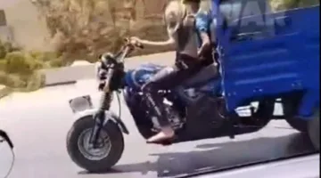 سائق تروسيكل يدهس رجل مرور في الجيزة | فيديو