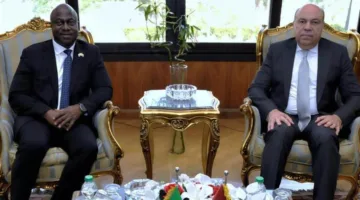 مصر وسيراليون تستعرضان فرص التعاون في صناعة الطيران المدني
