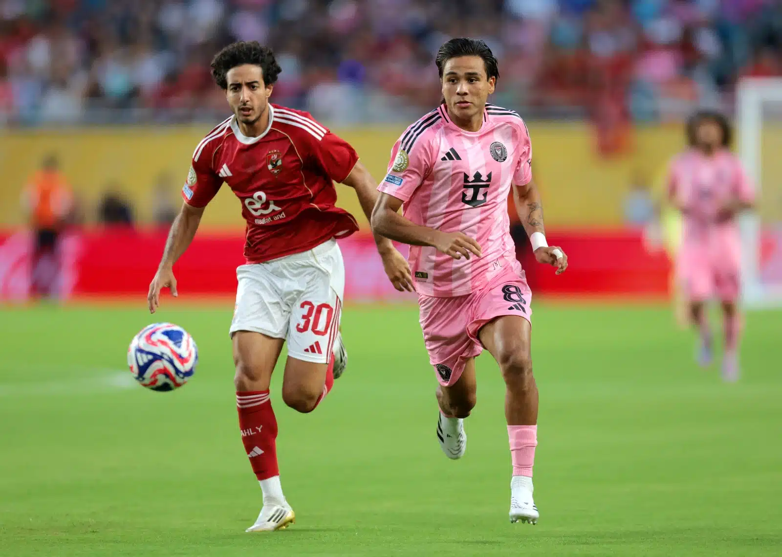 فيفا يفاجئ الأهلي بقرار غير متوقع قبل نهائي كأس العالم للأندية فيفا يفاجئ الأهلي بقرار غير متوقع قبل نهائي كأس العالم للأندية