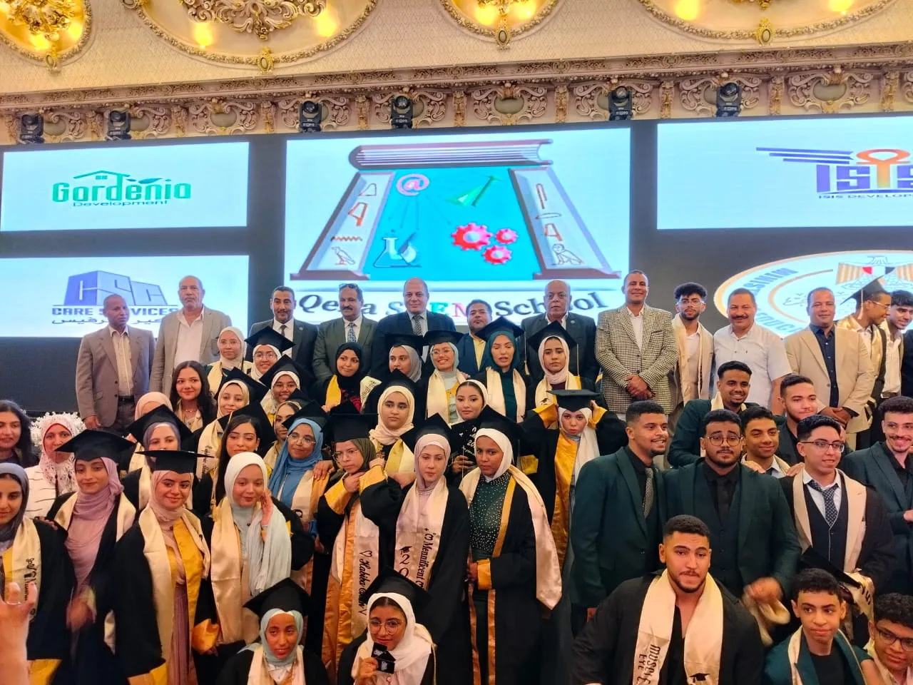 مدير تعليم قنا يحتفي بخريجي الدفعة الخامسة من مدرسة STEM مدير تعليم قنا يحتفي بخريجي الدفعة الخامسة من مدرسة STEM
