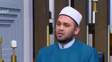 هل يُبطِل الحديث مع الله أثناء السجود الصلاة؟.. رأي أمين الفتوى