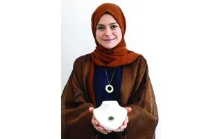 المهندسة سارة تتحول “بصمات الصوت” إلى مجوهرات تترك أثرًا عاطفيًا.