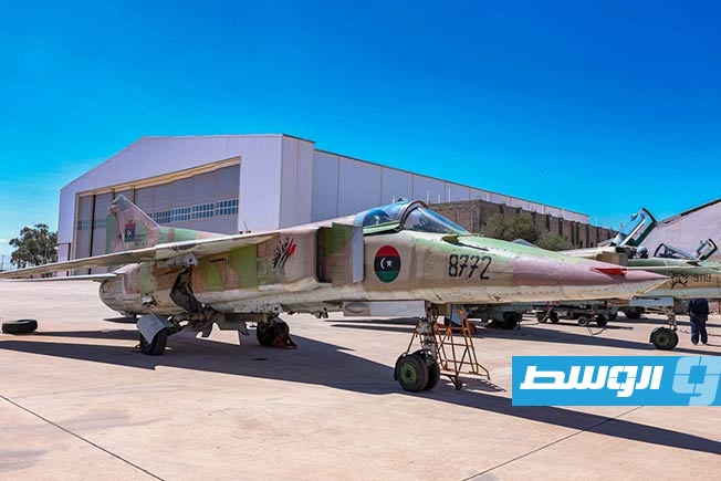 طائرة بسلاح الجو التابع لـ«القيادة العامة» يتفقد قاعدة بنينا الجوية، السبت 12 يوليو 2025 (رئاسة أركان الوحدات الأمنية)