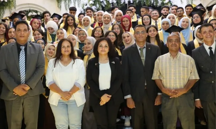 نائب محافظ البحر الأحمر تحضر احتفال تخرج دفعة 2025 من مدرسة STEM في الغردقة وتؤكد على دعم الطلاب المتفوقين. نائب محافظ البحر الأحمر تحضر احتفال تخرج دفعة 2025 من مدرسة STEM في الغردقة وتؤكد على دعم الطلاب المتفوقين.