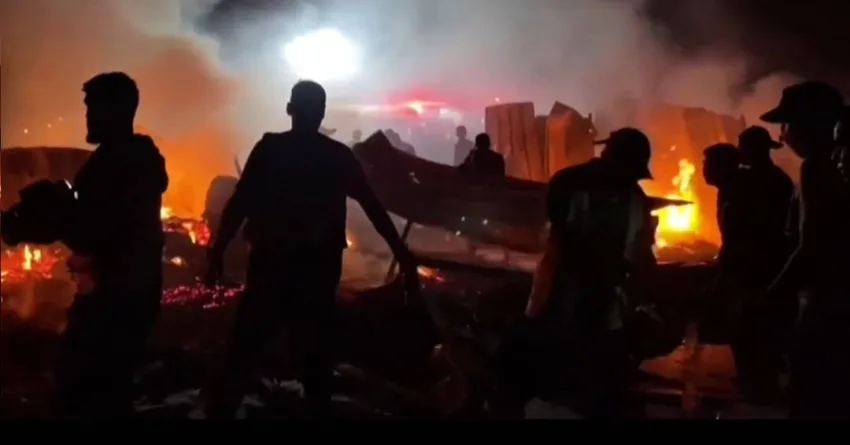 استشهاد سبعة فلسطينيين نتيجة قصف الاحتلال لمخيم الشاطئ