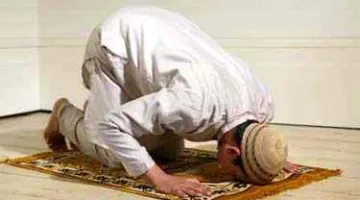 هل يؤثر نسيان التسبيح أثناء السجود أو الركوع على صحة الصلاة؟ الموقف الفقهي.