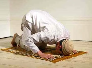 هل يؤثر نسيان التسبيح أثناء السجود أو الركوع على صحة الصلاة؟ الموقف الفقهي. هل يؤثر نسيان التسبيح أثناء السجود أو الركوع على صحة الصلاة؟ الموقف الفقهي.