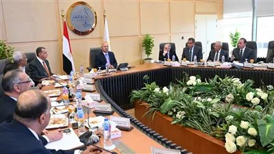 وزير الصناعة والنقل يترأس الاجتماع السنوي العادي للشركة القابضة للنقل البحري والبري للعام المالي 2025/2026 وزير الصناعة والنقل يترأس الاجتماع السنوي العادي للشركة القابضة للنقل البحري والبري للعام المالي 2025/2026