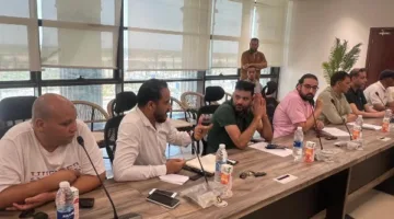 رئيس جهاز مدينة المنصورة الجديدة يجتمع مع سكان المنطقة للاستماع إلى احتياجاتهم ومقترحاتهم.