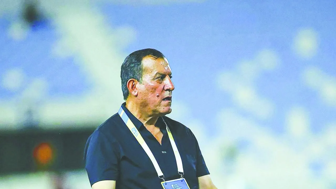 عرض خليجي للمدرب العراقي باسم قاسم عرض خليجي للمدرب العراقي باسم قاسم