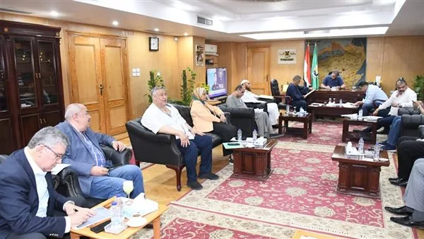 محافظ الفيوم يجتمع بأعضاء مجلسي النواب والشيوخ لمناقشة شكاوى ومطالب المواطنين