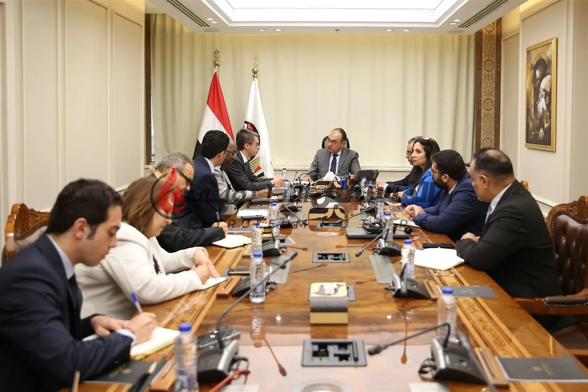 وزير الأعمال العامة يستقبل بعثة من البنك الدولي