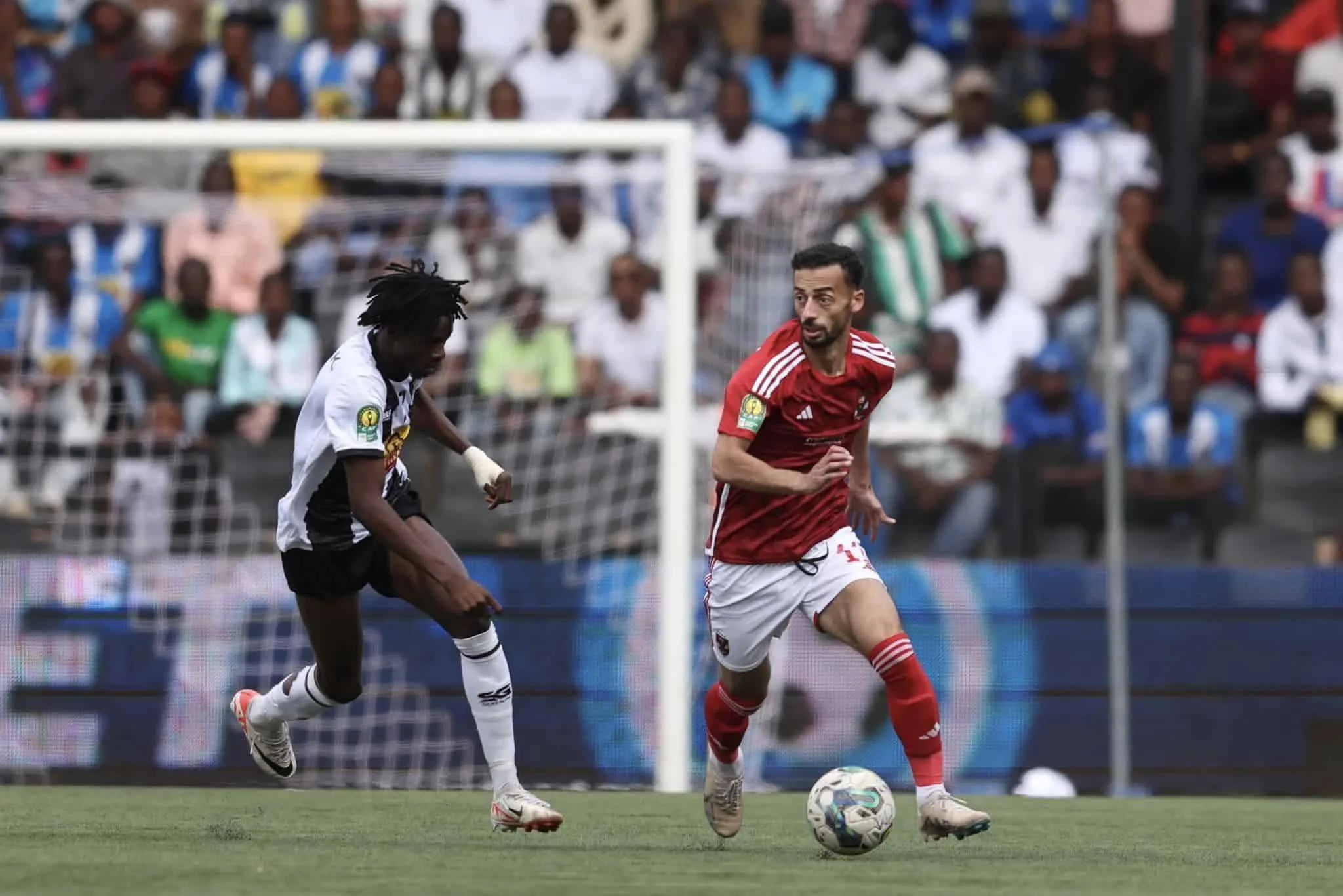 الأهلي ينجز صفقة جديدة لمدة خمس سنوات، وعبد القادر يعود إلى الزمالك. الأهلي ينجز صفقة جديدة لمدة خمس سنوات، وعبد القادر يعود إلى الزمالك.