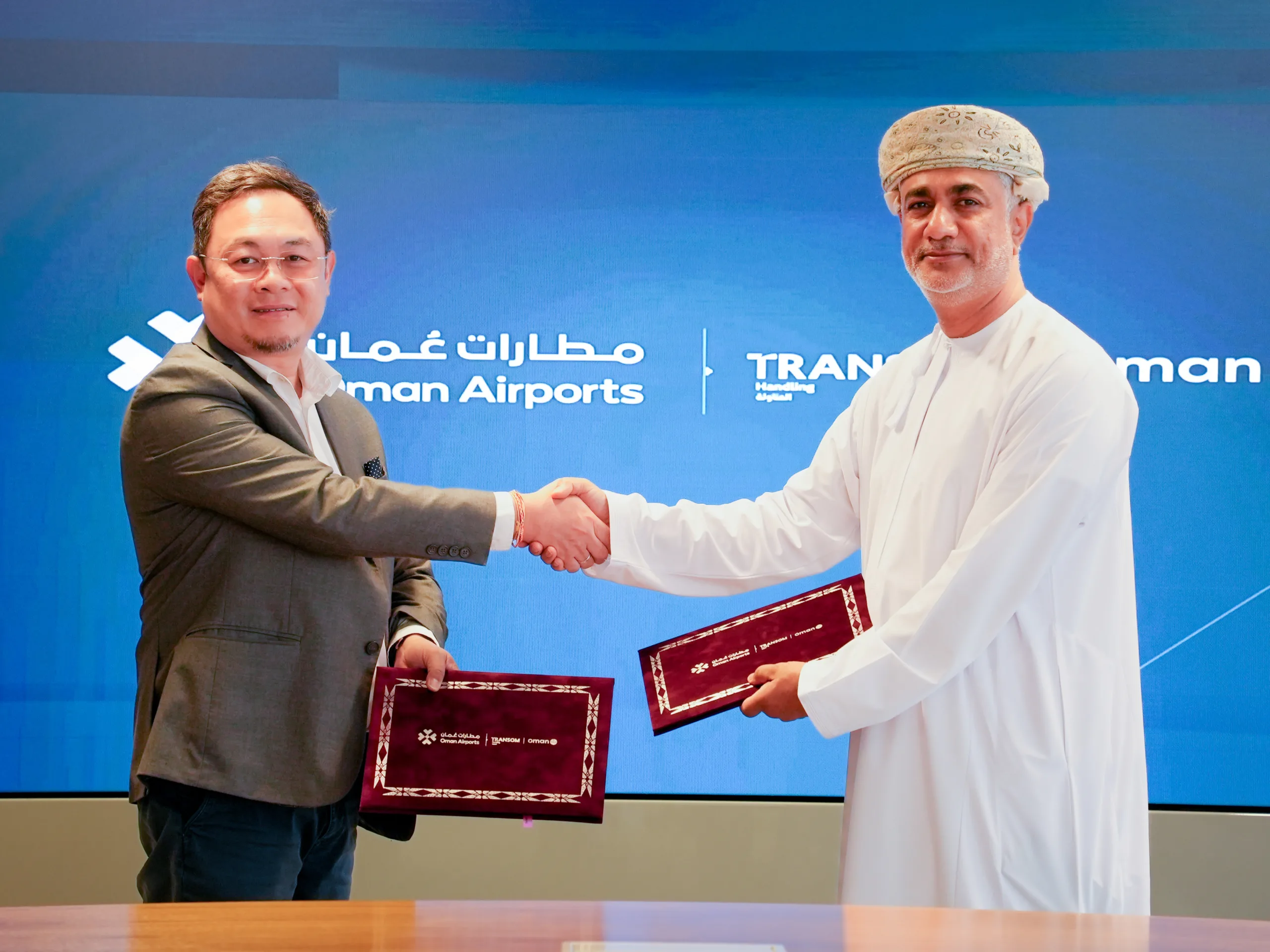 إبرام اتفاقية تعاون لاستكشاف إمكانيات تطوير الأراضي المرتبطة بمطار مسقط الدولي إبرام اتفاقية تعاون لاستكشاف إمكانيات تطوير الأراضي المرتبطة بمطار مسقط الدولي
