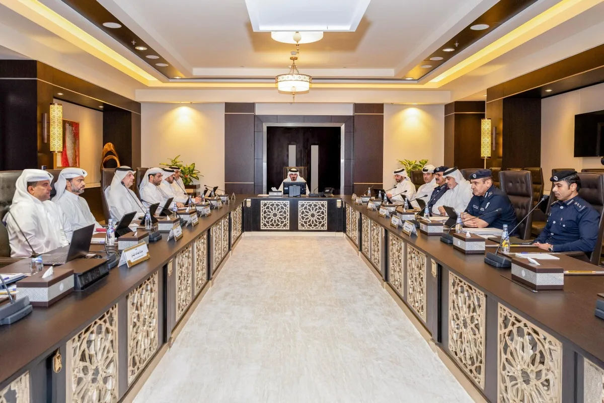 بناءً على توجيهات سمو الأمير: اجتماع خاص لمجلس الدفاع المدني لتقييم الأضرار الناتجة عن الصواريخ الإيرانية وتعويض المتضررين.