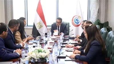 وزير الصحة يناقش مع شركة “ساندوز” تعزيز التعاون في تطوير صناعة الأدوية ودعم المبادرات الصحية الوطنية. وزير الصحة يناقش مع شركة “ساندوز” تعزيز التعاون في تطوير صناعة الأدوية ودعم المبادرات الصحية الوطنية.