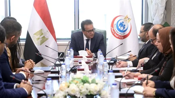 نائب رئيس مجلس الوزراء ووزير الصحة يتناول مع شركة “ساندوز” سبل تعزيز الشراكة في تطوير صناعة الأدوية المحلية. نائب رئيس مجلس الوزراء ووزير الصحة يتناول مع شركة “ساندوز” سبل تعزيز الشراكة في تطوير صناعة الأدوية المحلية.