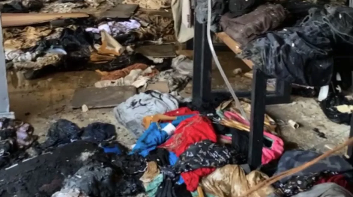 شهادات من عاينوا حريق محل فيصل تكشف أسباب اشتعال النيران (فيديو) شهادات من عاينوا حريق محل فيصل تكشف أسباب اشتعال النيران (فيديو)