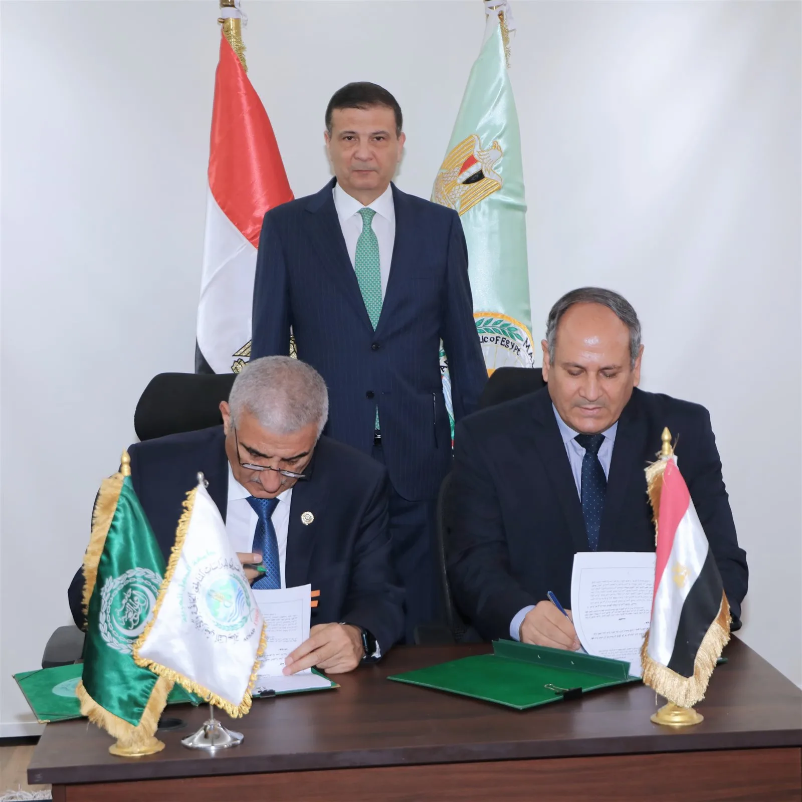 وزير الزراعة يترأس توقيع اتفاقية تعاون بين “البحوث الزراعية” و”حياة كريمة” وزير الزراعة يترأس توقيع اتفاقية تعاون بين “البحوث الزراعية” و”حياة كريمة”