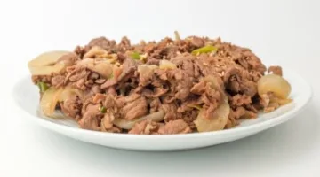 بخطوات سهلة.. طريقة تحضير اللحم مع البصل