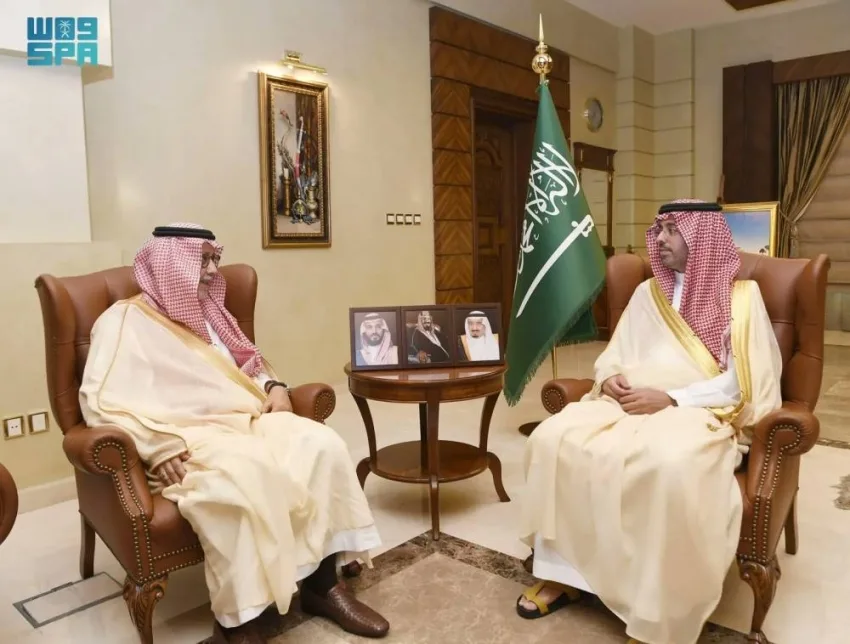 محافظ جدة يلتقي مدير فرع المركز الوطني لتنمية النباتات ومكافحة التصحر بمنطقة مكة المكرمة محافظ جدة يلتقي مدير فرع المركز الوطني لتنمية النباتات ومكافحة التصحر بمنطقة مكة المكرمة