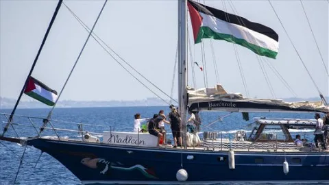 سفينة جديدة مloaded بالمساعدات الإنسانية تغادر إيطاليا متوجهة إلى غزة
