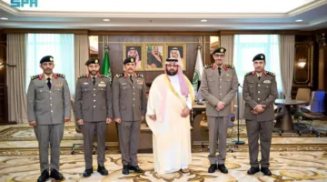 أمير جازان يكرّم مجموعة من القادة الأمنيين برتبه الجديدة