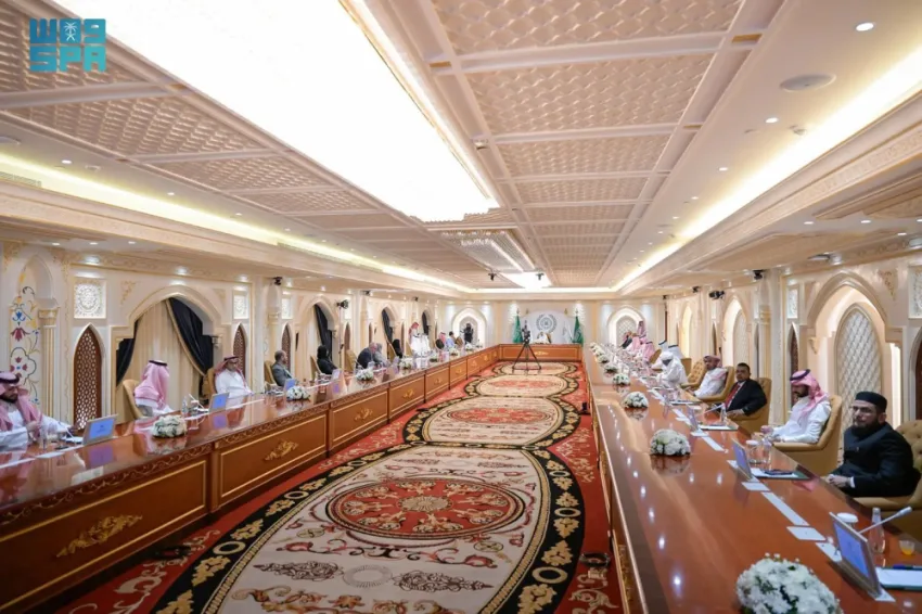 الأمين العام لرابطة العالم الإسلامي يُطلق الخطة الاستراتيجية المُحسَّنة ونظام الحوكمة المُعَدَّل للرابطة. الأمين العام لرابطة العالم الإسلامي يُطلق الخطة الاستراتيجية المُحسَّنة ونظام الحوكمة المُعَدَّل للرابطة.
