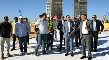 رئيس الوزراء يزور مشاريع “أبراج الداون تاون” في مدينة العلمين الجديدة.