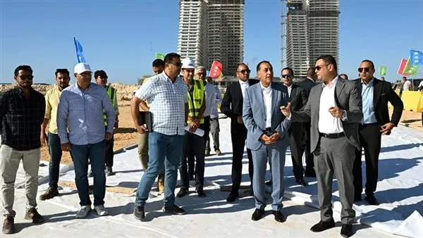 رئيس الوزراء يزور مشاريع “أبراج الداون تاون” في مدينة العلمين الجديدة.