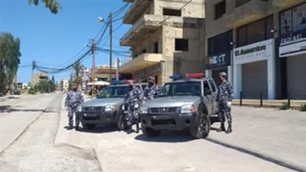 القوات الأمنية تلقي القبض على شخص مطلوب القوات الأمنية تلقي القبض على شخص مطلوب