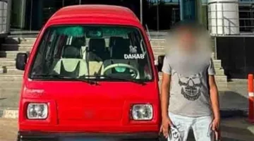 سائق يُضبط أثناء قيامه بحركات استعراضية وفتح أبواب السيارة أثناء السير في الطريق السياحي بأكتوبر