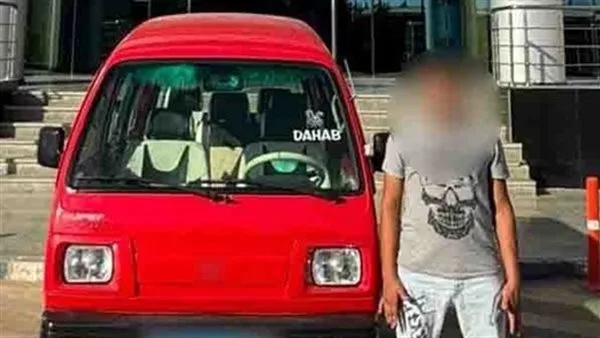 سائق يُضبط أثناء قيامه بحركات استعراضية وفتح أبواب السيارة أثناء السير في الطريق السياحي بأكتوبر سائق يُضبط أثناء قيامه بحركات استعراضية وفتح أبواب السيارة أثناء السير في الطريق السياحي بأكتوبر