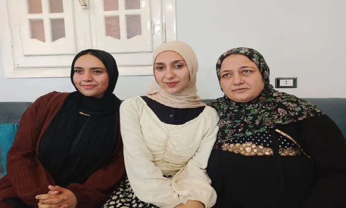 سارة شاكر تحرز المركز الأول مكرر في الدبلومات بالبحيرة: “الله أنعم عليّ بخير وطموحي في الهندسة” سارة شاكر تحرز المركز الأول مكرر في الدبلومات بالبحيرة: “الله أنعم عليّ بخير وطموحي في الهندسة”