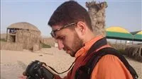 استشهاد صحفي وعائلته نتيجة غارة جوية إسرائيلية على خان يونس في غزة