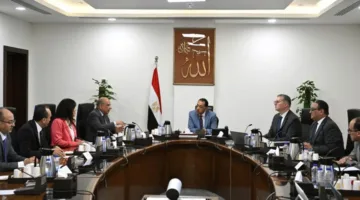 الحكومة: متابعة جهود تأمين إمدادات الوقود لمحطات الكهرباء ومتابعة مشاريع الطاقة الجديدة