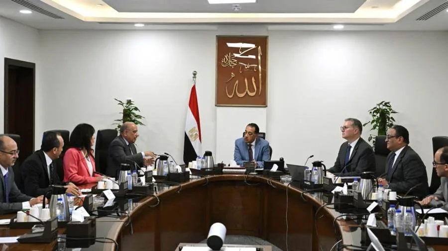 الحكومة: متابعة جهود تأمين إمدادات الوقود لمحطات الكهرباء ومتابعة مشاريع الطاقة الجديدة الحكومة: متابعة جهود تأمين إمدادات الوقود لمحطات الكهرباء ومتابعة مشاريع الطاقة الجديدة