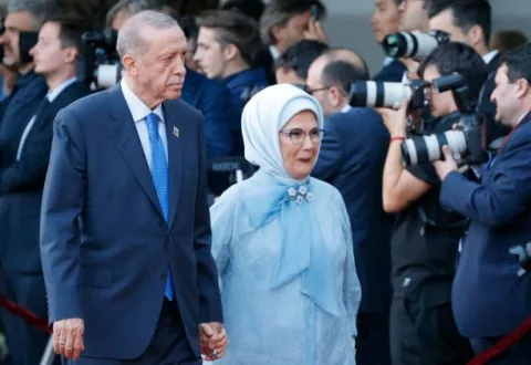 لماذا أشار أردوغان إلى حكم الأتراك لمكة واستعدادهم لاستخدام السلاح عند الحاجة؟ وما سبب بكاء زوجته بعد المواجهة مع الأكراد؟ هل ستسمح إسرائيل له بالحصول على طائرات إف-35؟ وهل يمكن أن تشن تركيا هجمات؟ وما هو مصير قمعه للمعارضة وسعيه للتقارب مع الدول العربية؟ لماذا أشار أردوغان إلى حكم الأتراك لمكة واستعدادهم لاستخدام السلاح عند الحاجة؟ وما سبب بكاء زوجته بعد المواجهة مع الأكراد؟ هل ستسمح إسرائيل له بالحصول على طائرات إف-35؟ وهل يمكن أن تشن تركيا هجمات؟ وما هو مصير قمعه للمعارضة وسعيه للتقارب مع الدول العربية؟
