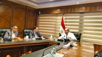 وزير الطيران المدني: العنصر البشري هو الأساس في تحسين القطاع