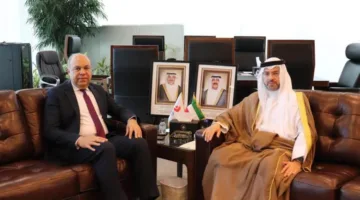 وزير الطيران المدني يناقش مع رئيس الإدارة العامة للطيران المدني في الكويت تعزيز أوجه التعاون