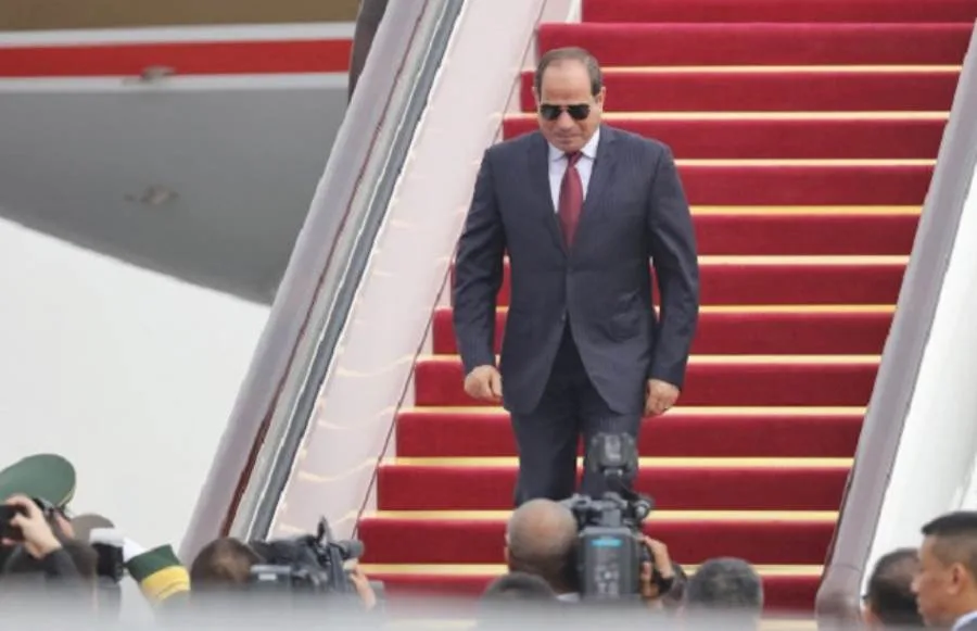 الرئيس السيسي يعود إلى بلاده بعد حضوره قمة الاتحاد الإفريقي في مالابو الرئيس السيسي يعود إلى بلاده بعد حضوره قمة الاتحاد الإفريقي في مالابو