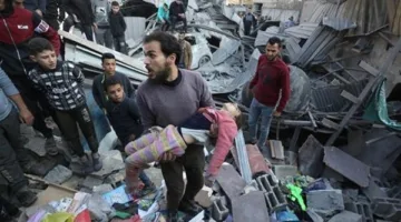 طبيب مصري: نفذت 375 عملية جراحية في غزة واكتشفت أهمية جراحة الشبكية هناك.