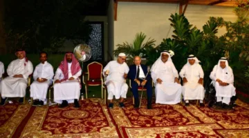 آل إسلام يستقبلون المعزين في وفاة أحد أفرادهم