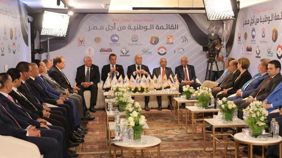 عاجل.. خلال اجتماعها الثالث للتنسيق.. أحزاب القائمة الوطنية تفتتح منتدى الأحزاب السياسية عاجل.. خلال اجتماعها الثالث للتنسيق.. أحزاب القائمة الوطنية تفتتح منتدى الأحزاب السياسية
