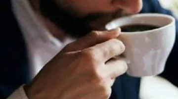 دراسة: زيادة استهلاك القهوة أثناء موجات الحر قد تؤدي إلى جفاف حاد