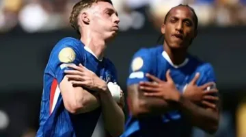 “رجل الثلج” يحقق وعوده ويهدي تشيلسي كأس العالم الذهبية